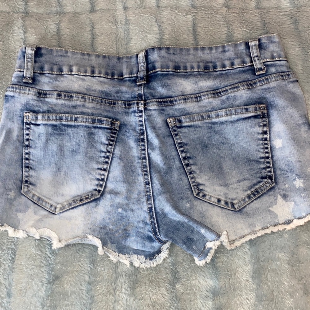 Shorts - Picture 3 of 3